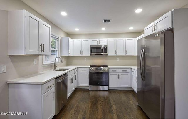 560 Garrett Hill Boulevard, Belford, NJ 07718