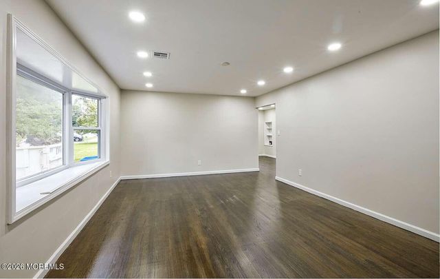560 Garrett Hill Boulevard, Belford, NJ 07718