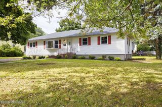 560 Garrett Hill Boulevard, Belford, NJ 07718