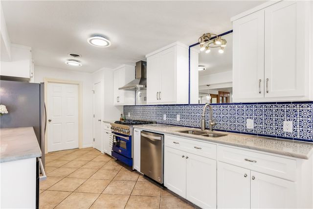 433 Cape Henry Dr, Corpus Christi, TX 78412