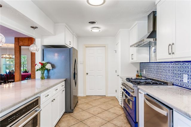 433 Cape Henry Dr, Corpus Christi, TX 78412