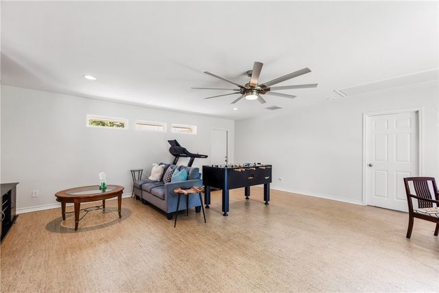 433 Cape Henry Dr, Corpus Christi, TX 78412