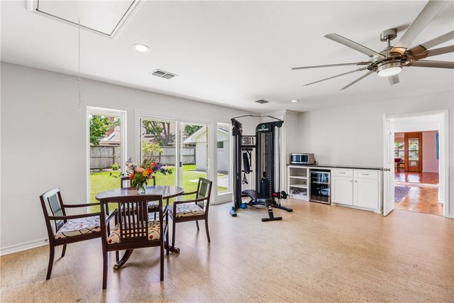 433 Cape Henry Dr, Corpus Christi, TX 78412
