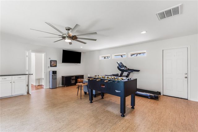 433 Cape Henry Dr, Corpus Christi, TX 78412