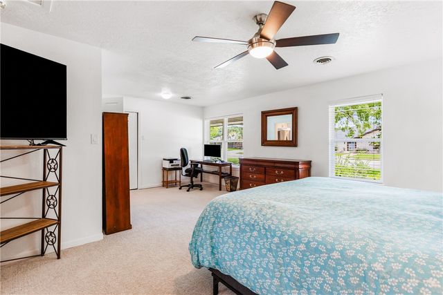 433 Cape Henry Dr, Corpus Christi, TX 78412