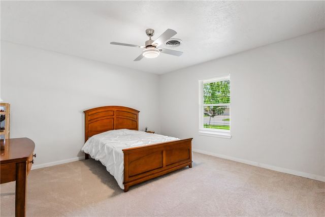 433 Cape Henry Dr, Corpus Christi, TX 78412