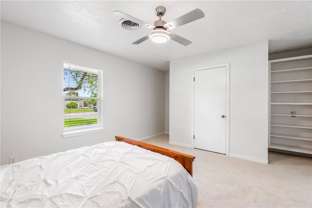 433 Cape Henry Dr, Corpus Christi, TX 78412
