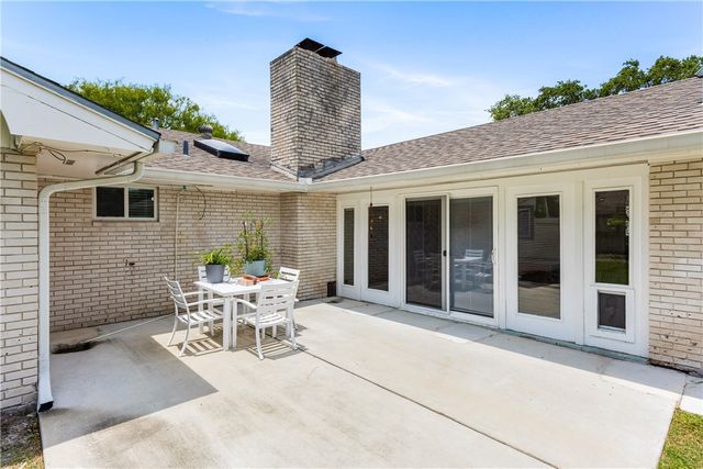 433 Cape Henry Dr, Corpus Christi, TX 78412