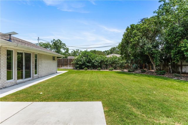 433 Cape Henry Dr, Corpus Christi, TX 78412