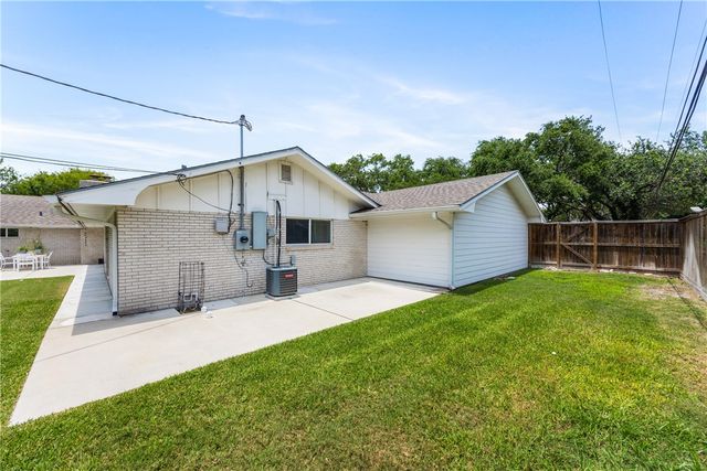 433 Cape Henry Dr, Corpus Christi, TX 78412