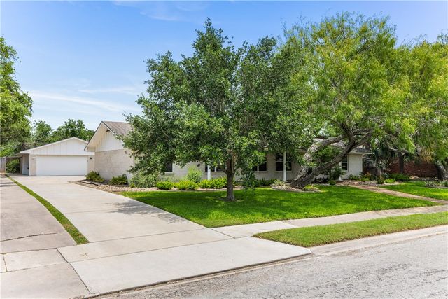 433 Cape Henry Dr, Corpus Christi, TX 78412