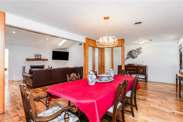 433 Cape Henry Dr, Corpus Christi, TX 78412