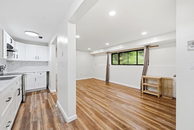 3 Brookside Dr Apt 3, Exeter, NH 03833