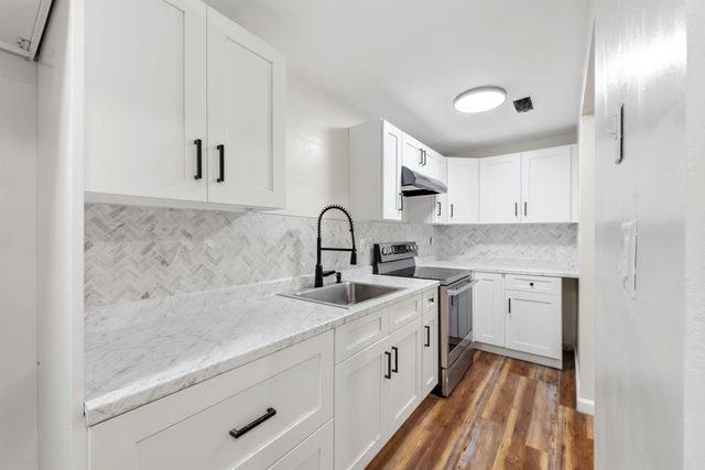 3 Brookside Dr Apt 3, Exeter, NH 03833