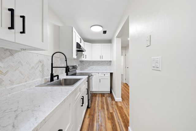 3 Brookside Dr Apt 3, Exeter, NH 03833