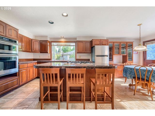 5890 Nw NECANICUM Way, Portland, OR 97229