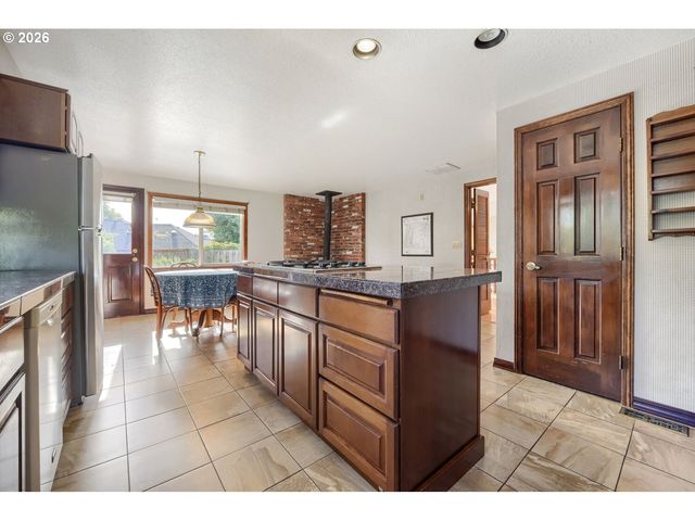 5890 Nw NECANICUM Way, Portland, OR 97229
