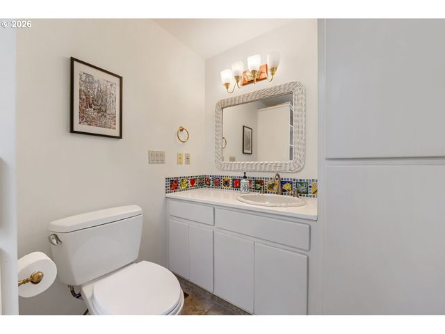 5890 Nw NECANICUM Way, Portland, OR 97229