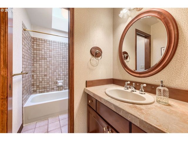5890 Nw NECANICUM Way, Portland, OR 97229