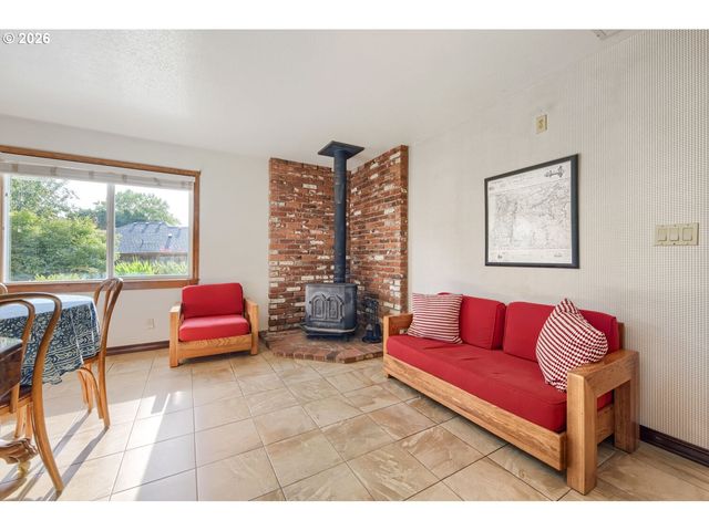 5890 Nw NECANICUM Way, Portland, OR 97229