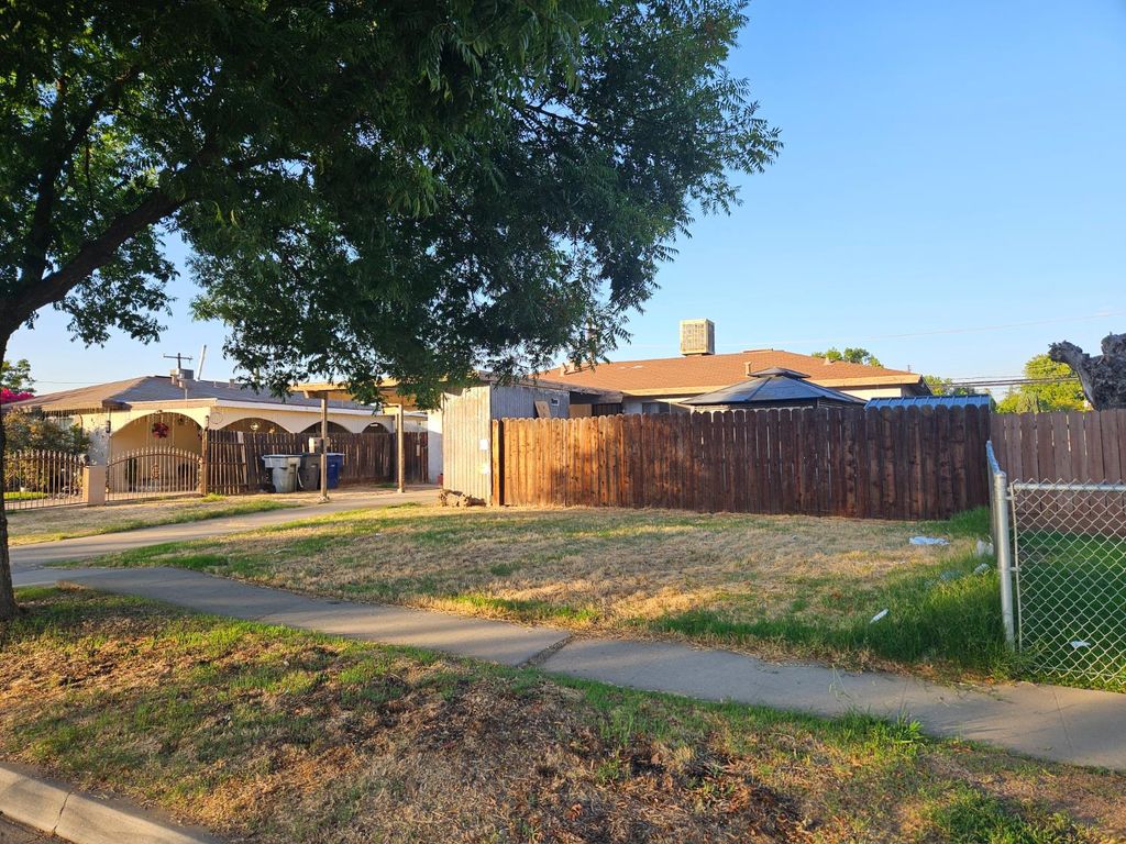 4264 N Holt, Fresno, CA 93705