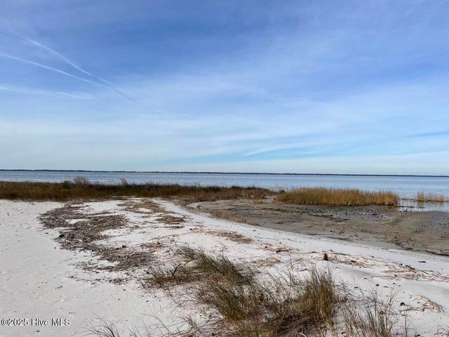 257 Garbacon Drive Drive, Beaufort, NC 28516