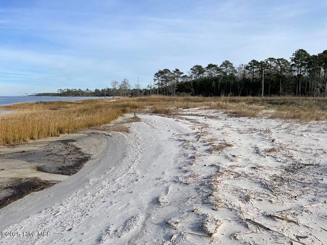 257 Garbacon Drive Drive, Beaufort, NC 28516