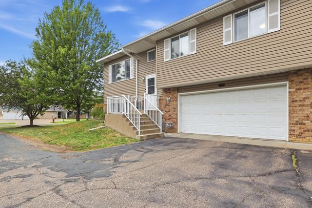 7610 157th Street W B, Apple Valley, MN 55124