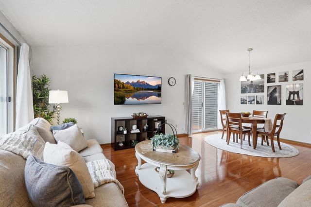 7610 157th Street W B, Apple Valley, MN 55124