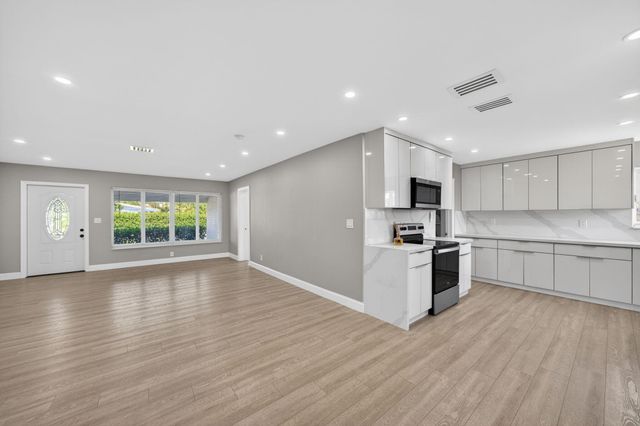 850 SE 1st Avenue, Pompano Beach, FL 33060