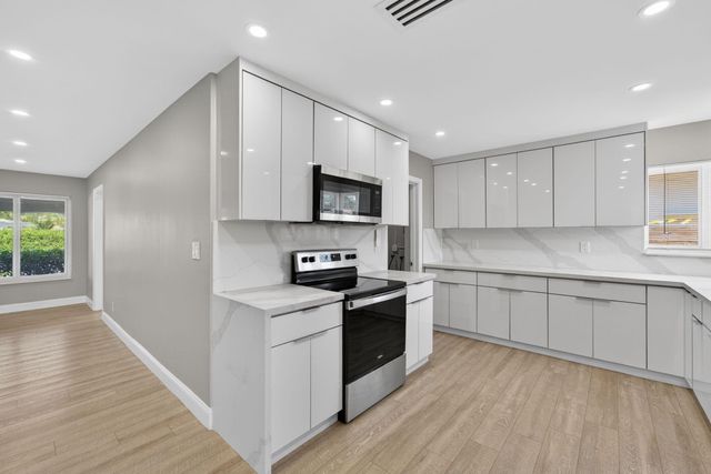 850 SE 1st Avenue, Pompano Beach, FL 33060