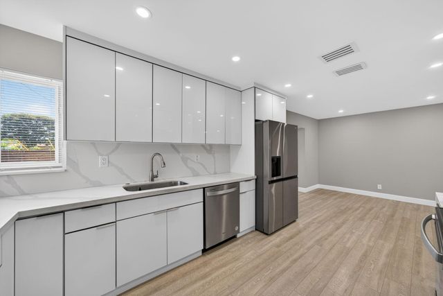 850 SE 1st Avenue, Pompano Beach, FL 33060