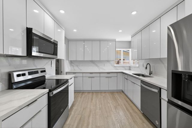 850 SE 1st Avenue, Pompano Beach, FL 33060