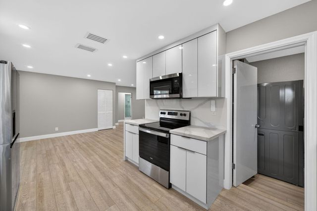 850 SE 1st Avenue, Pompano Beach, FL 33060