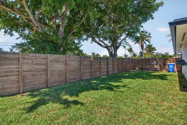 850 SE 1st Avenue, Pompano Beach, FL 33060