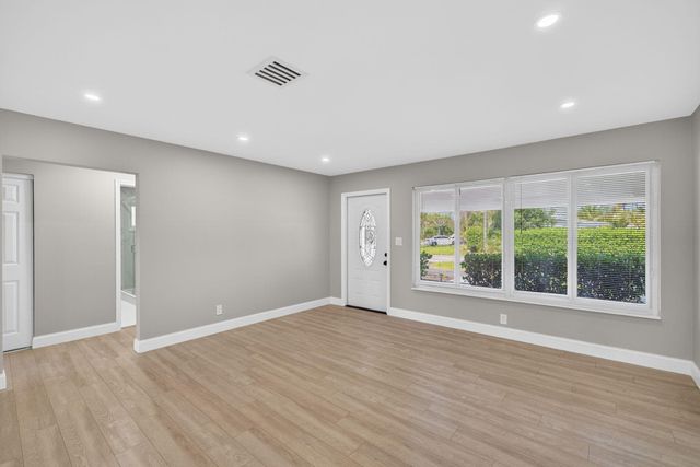 850 SE 1st Avenue, Pompano Beach, FL 33060