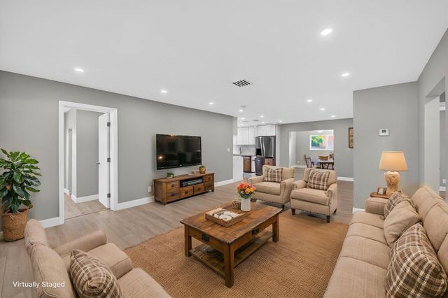 850 SE 1st Avenue, Pompano Beach, FL 33060