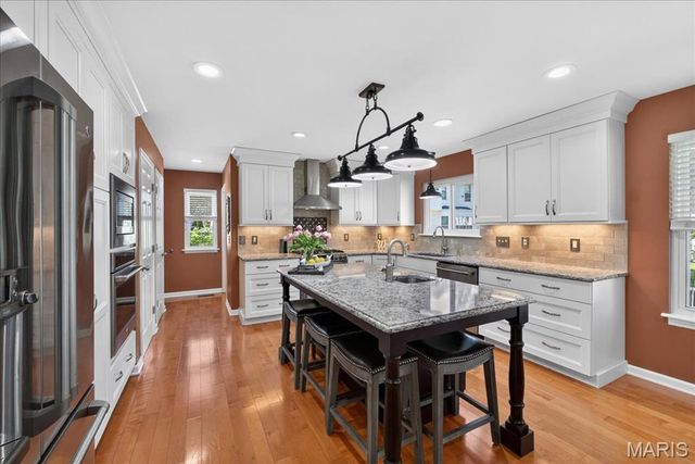 5754 Wickershire Lane, Oakville, MO 63129