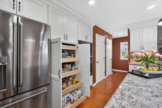 5754 Wickershire Lane, Oakville, MO 63129