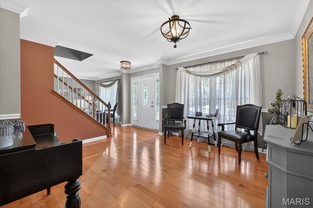 5754 Wickershire Lane, Oakville, MO 63129