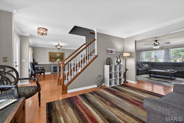 5754 Wickershire Lane, Oakville, MO 63129
