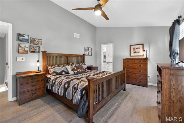 5754 Wickershire Lane, Oakville, MO 63129