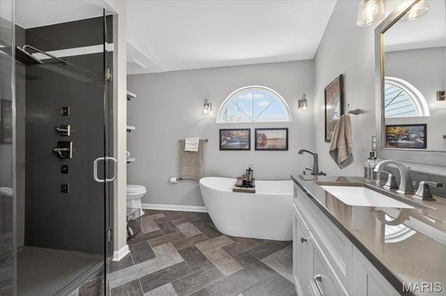 5754 Wickershire Lane, Oakville, MO 63129