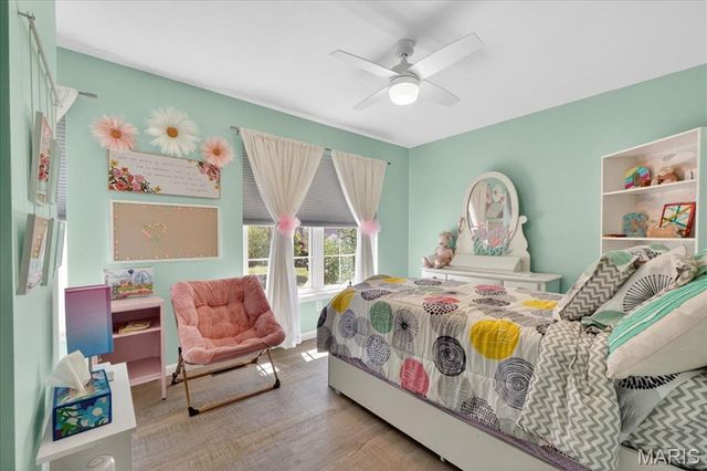 5754 Wickershire Lane, Oakville, MO 63129