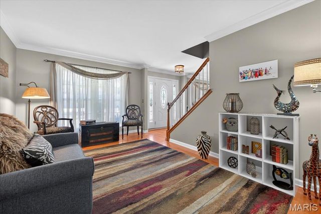 5754 Wickershire Lane, Oakville, MO 63129