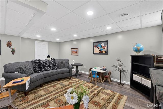 5754 Wickershire Lane, Oakville, MO 63129