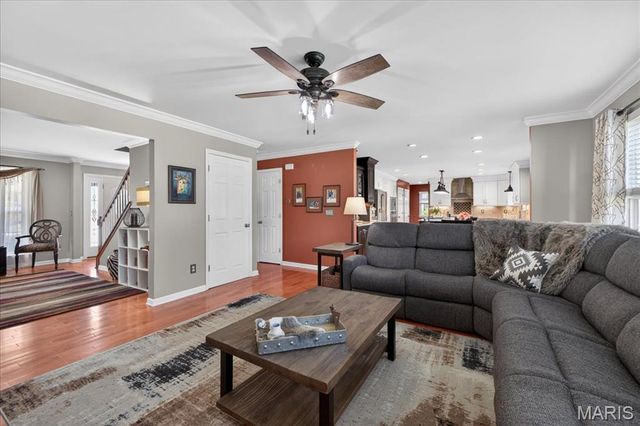 5754 Wickershire Lane, Oakville, MO 63129