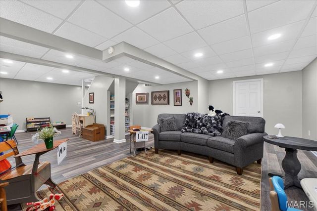 5754 Wickershire Lane, Oakville, MO 63129