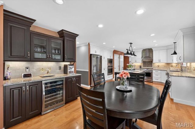 5754 Wickershire Lane, Oakville, MO 63129