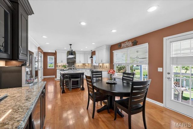 5754 Wickershire Lane, Oakville, MO 63129